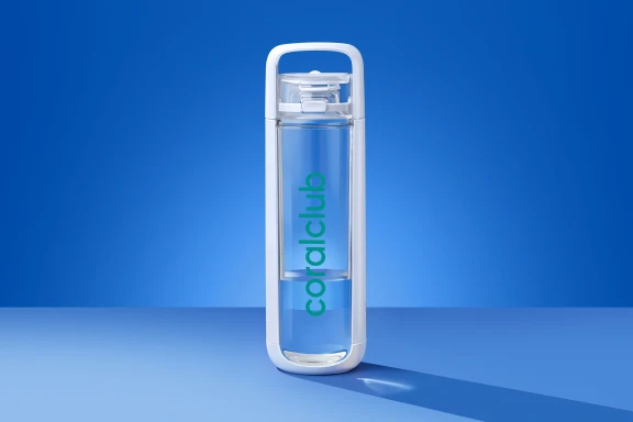 KOR One, baltas, žalias logotipas